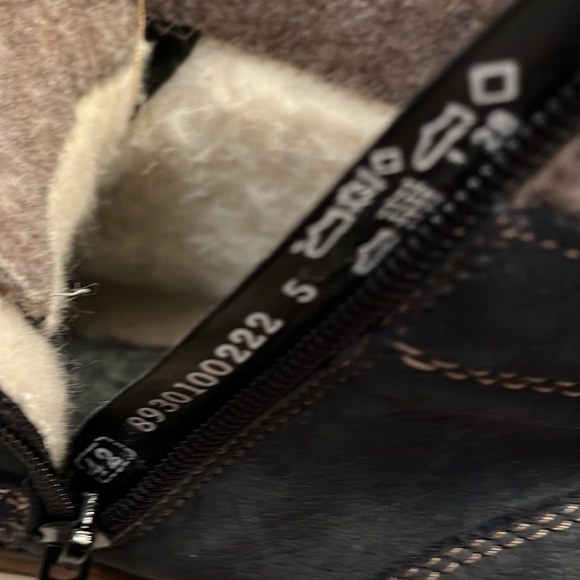 Remote boots 🥾 - Picture 10 of 12